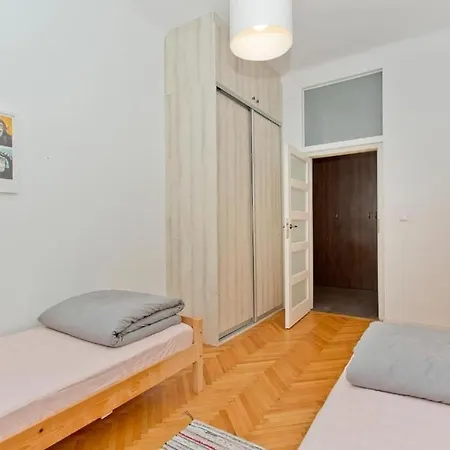 Apartment Center/golden Apartments/s20a