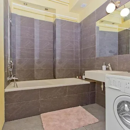 Center/golden Apartments/s20a Apartment *